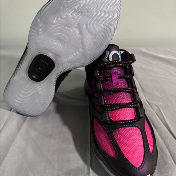 Nike - Picture 5 of 5